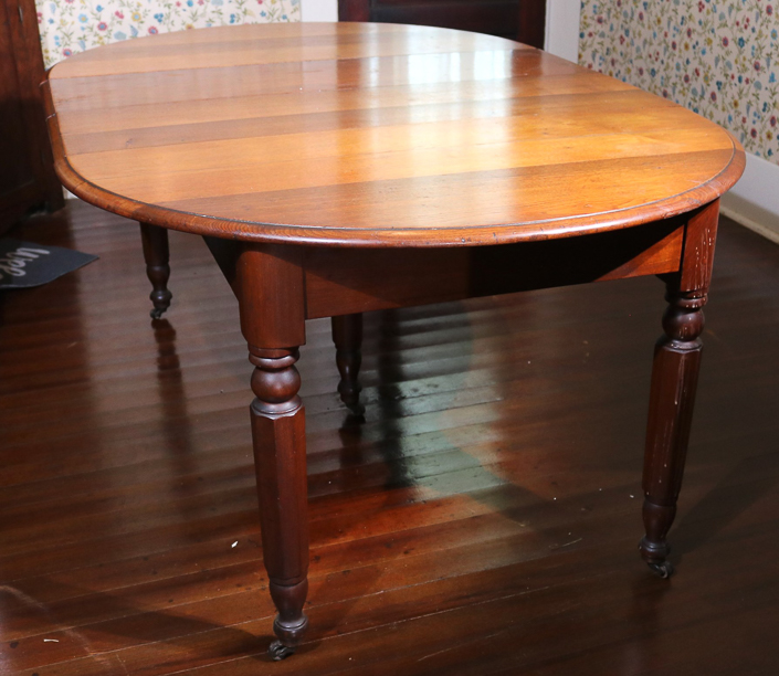 102a - Walnut Victorian banquet table with 6 leaves, 45 in. W, 9 ft. 10.5 in. L, 29 in. T.