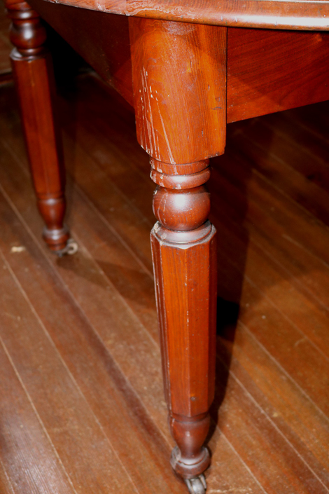 102c - Walnut Victorian banquet table with 6 leaves, 45 in. W, 9 ft. 10.5 in. L, 29 in. T.