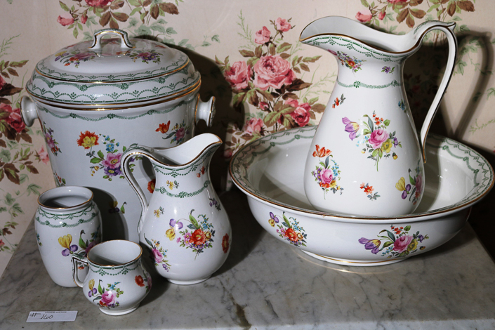 104a - 6 piece porcelain chamber set signed Keeling and Co. Burslem England, pot 13 in. Dia, 13.5 in. T.