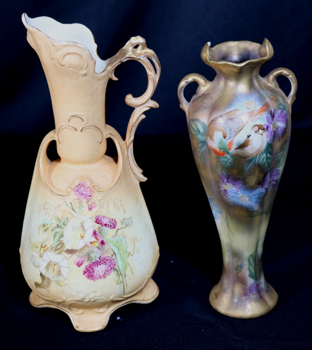 210a - 2 hand painted Austrian vases, has some damage