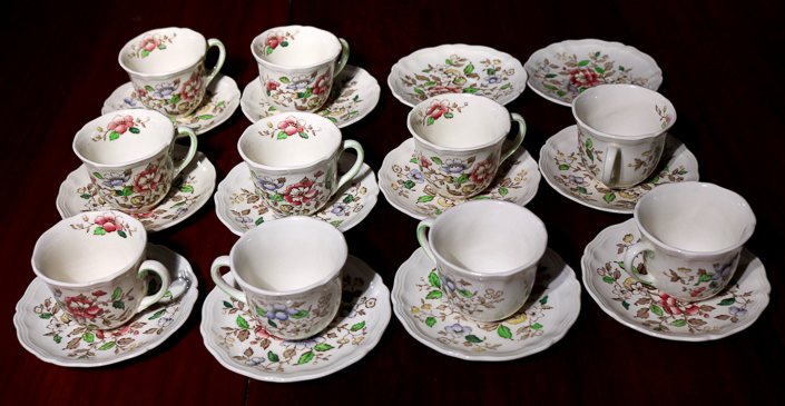 299a - 22 piece Royal Dalton tea set, Monmouth pattern