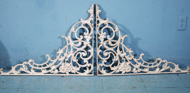 378a - Aluminun brackets, 29.4 in. L, 24 in. T.