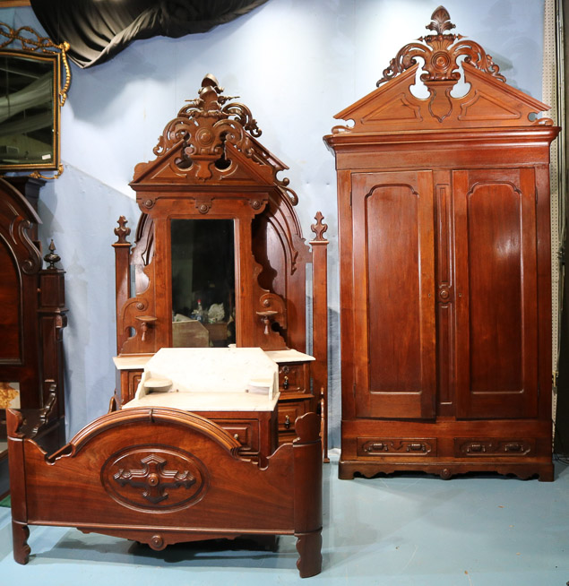 098a - Walnut Victorian tall 4 piece bedroom suit-14