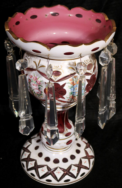 176b - Large single mantle luster, white cut to ruby