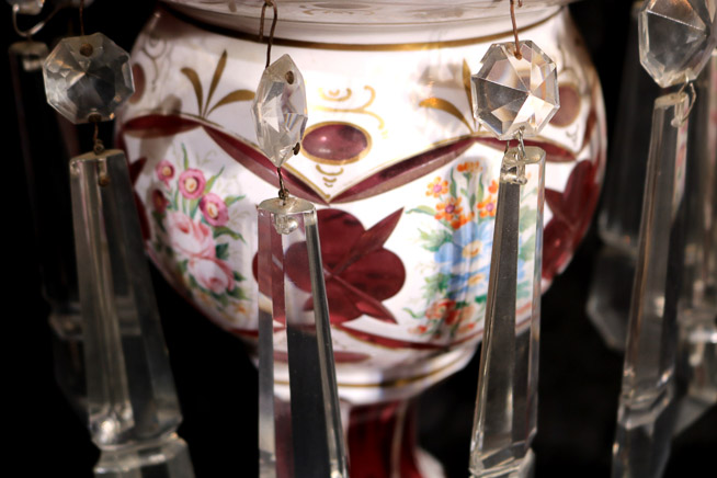 176c - Large single mantle luster, white cut to ruby