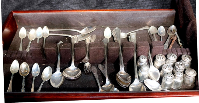 222c - Miscellaneous sterling flatware in box