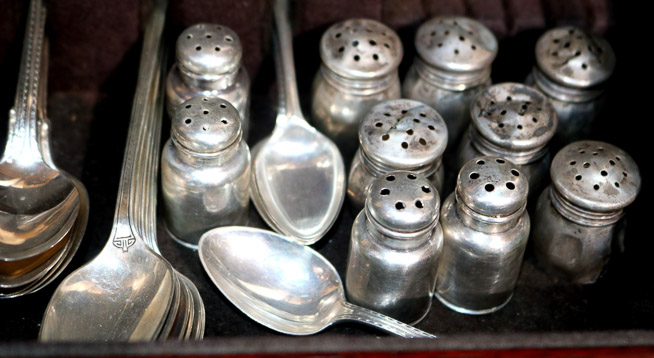 222d - Miscellaneous sterling flatware in box