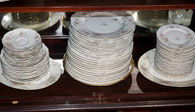 226b - 2 sets of Haviland China, 155 pieces