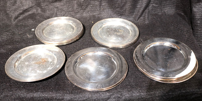 265a - 18 piece silver-plate bread trays, 7 in. R.