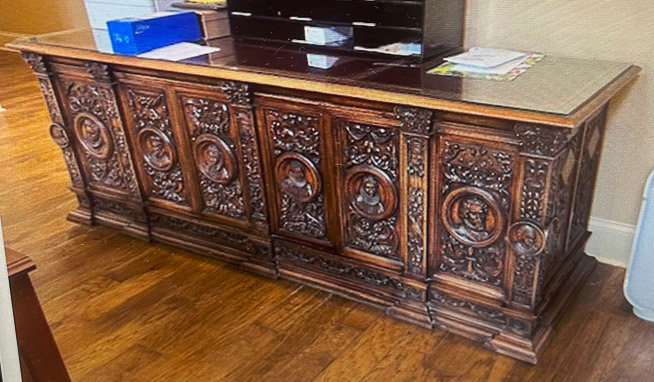 093a - English heavily carved oak credenza