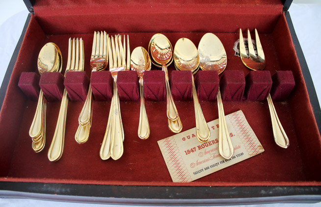 489b - Rogers 8 place setting of gold plated flatware