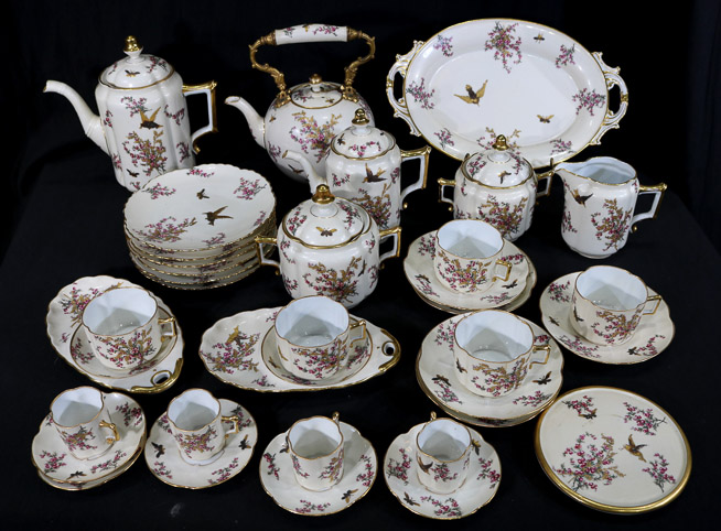 067a - Incredible 38 piece tea and chocolate set