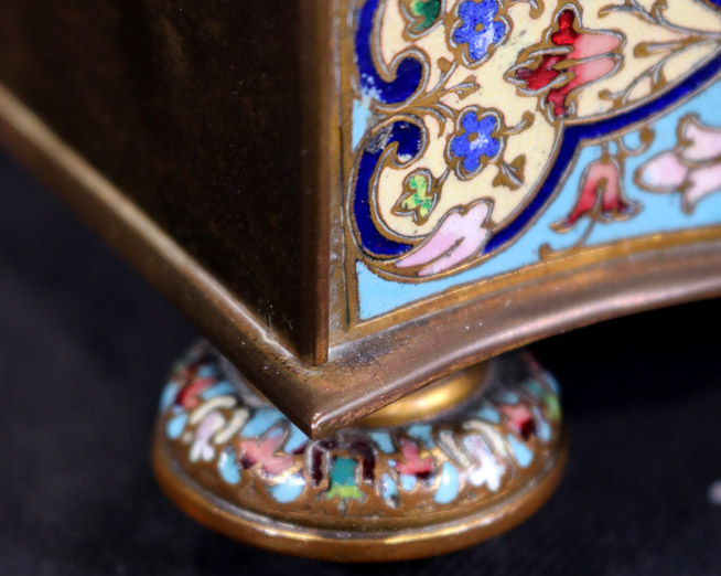 078e - Very fine 19th Century French enameled clock