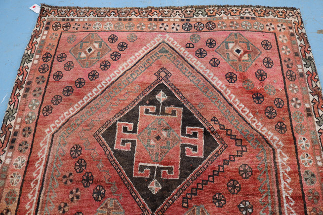 260c - Handmade Persian rug, 5 ft. x 9.2 in.