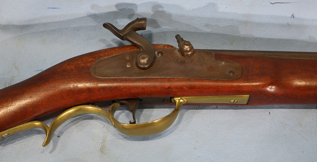 321c - Black powder muzzleloader with powder horn